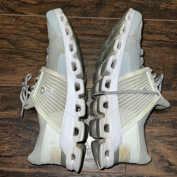 On running size 9 - Picture 1 of 8
